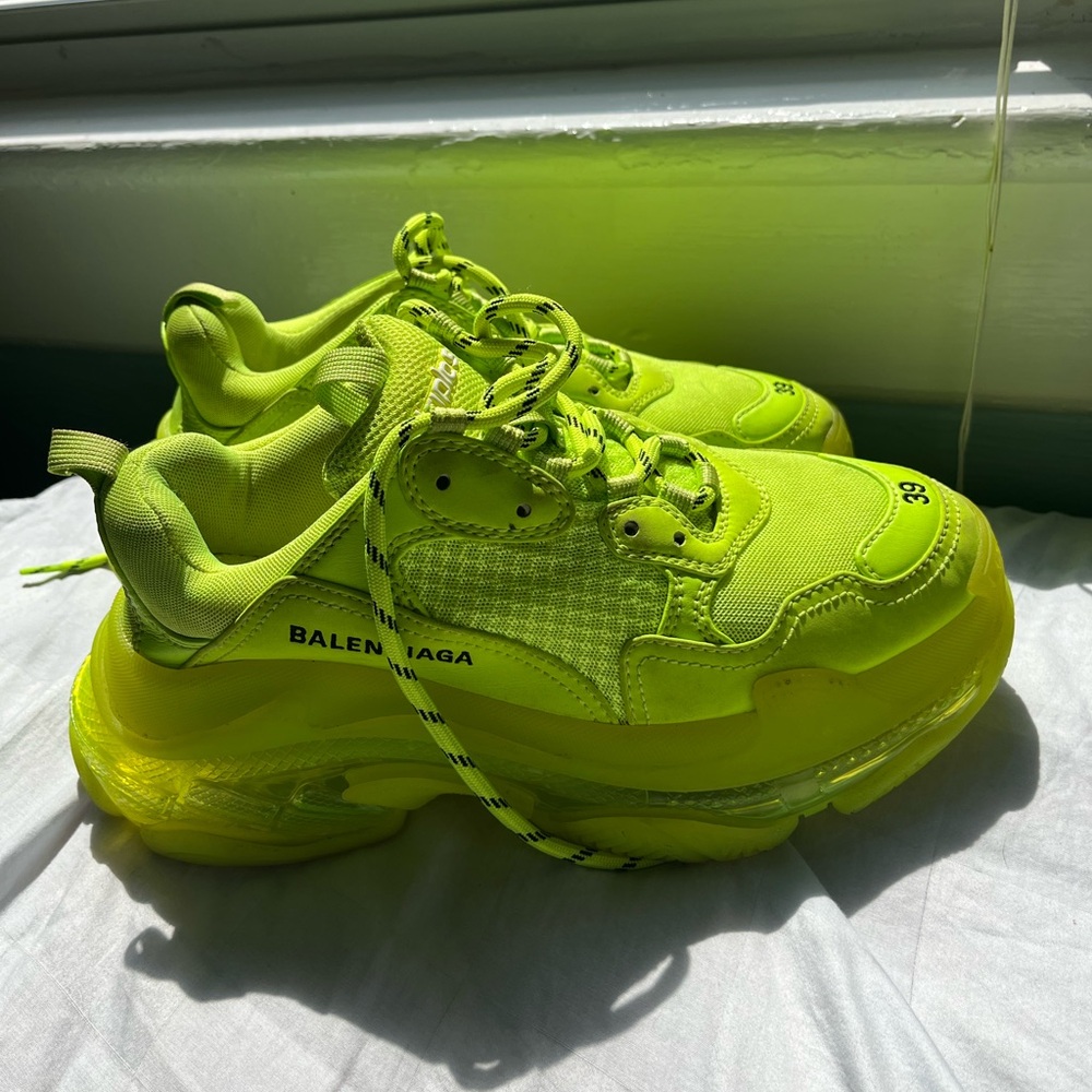 Balenciaga neon green sneakers💚💚